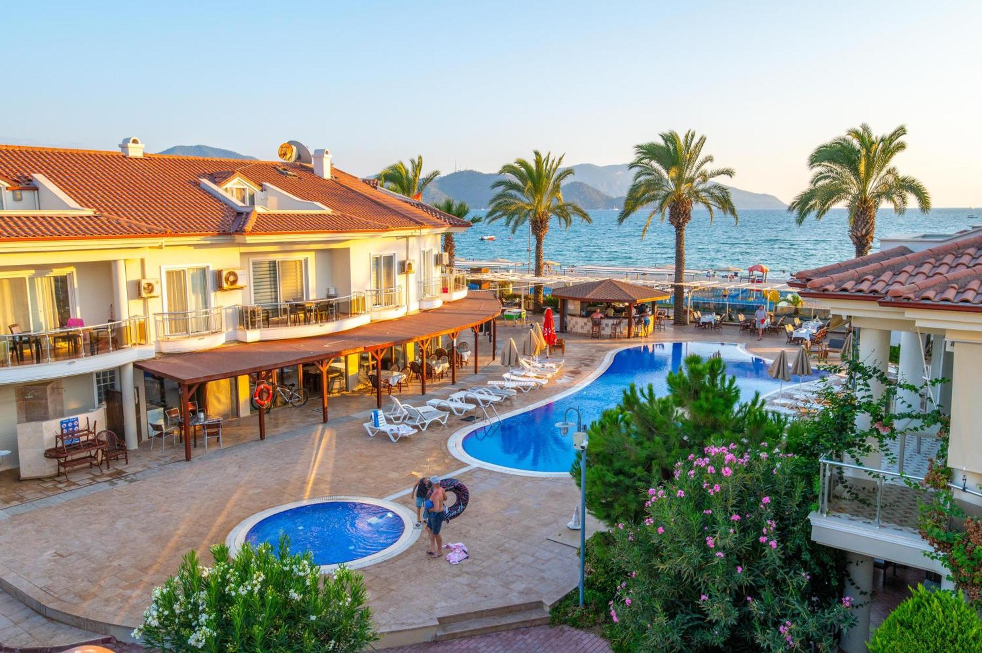 Sunset Beach Villas And Apartments Fethiye Eksteriør billede